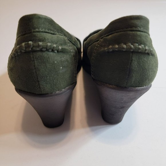 American Eagle Wedge Shoes, Women 6.5, Green Suede w/Buckle, 3" Wedge, EUC - Picture 6 of 13